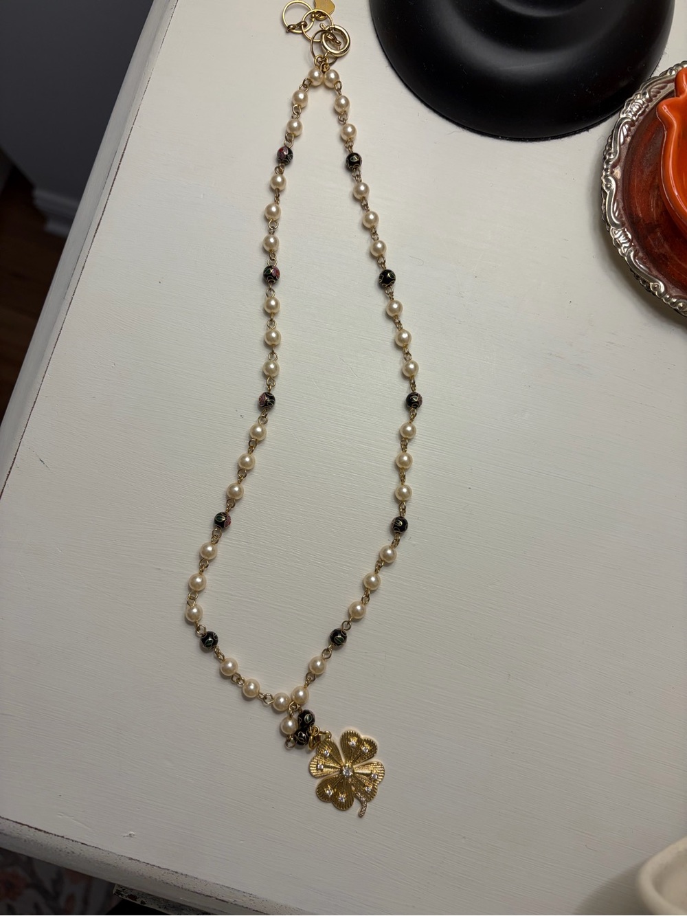 Gold Four-Leaf Clover Pearl Necklace